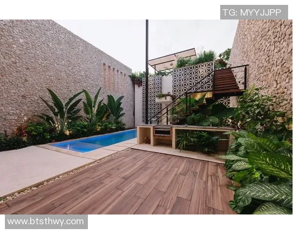 现代泳池装修设计方案打造优雅舒适的休闲空间提升家庭生活品质 现代泳池装修设计方案打造优雅舒适的休闲空间提升家庭生活品质